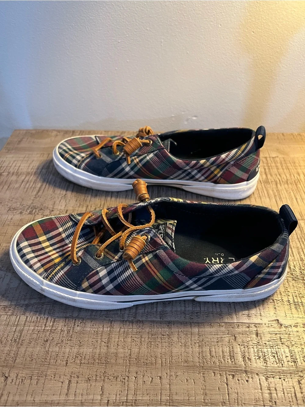 Sperry Plaid Canvas Pier Wave Slip on Boat Shoes w/Brown Leather Laces. Size 8